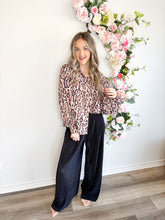 Load image into Gallery viewer, Leopard Balloon Sleeve Top