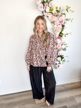 Load image into Gallery viewer, Leopard Balloon Sleeve Top