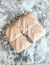 Load image into Gallery viewer, V Quilted Crossbody Bag