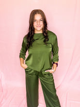 Load image into Gallery viewer, Silky Smooth Olive Pants