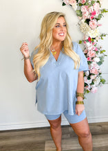 Load image into Gallery viewer, Tropical Travel Top - Blue