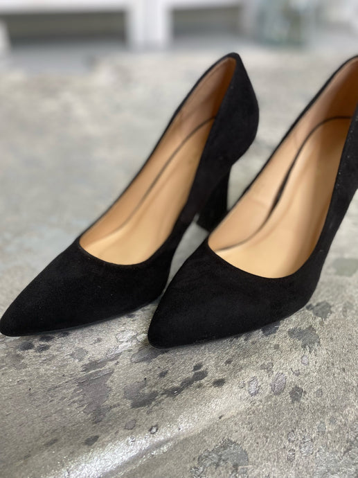 Leonor Black Velvet Heel